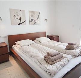 6 Bedroom Villa with Pool in Puerto Calero, Sleeps 10-18